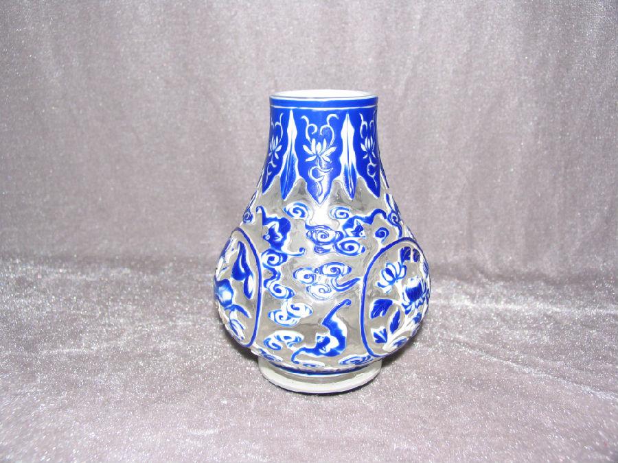 清套料开光花卉纹瓶 (3).jpg