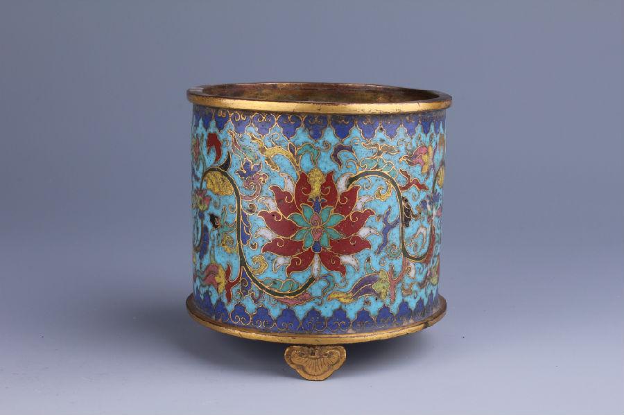 清铜胎掐丝珐琅缠枝莲纹炉 (1).jpg