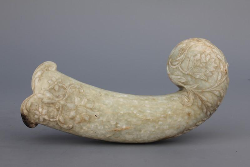 图3玉刀柄,北京艺术博物馆藏_副本.jpg