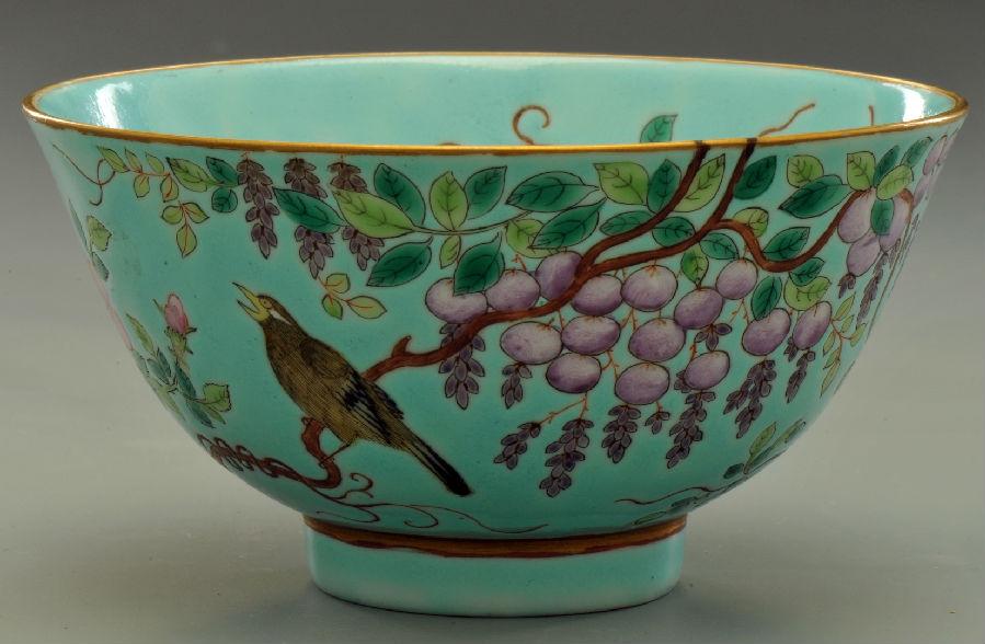 图9:清慈禧“大雅斋”款松石绿地粉彩藤萝花纹碗.jpg