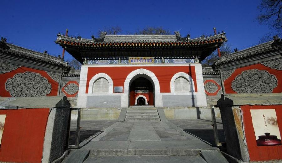 图4 北京艺术博物馆门前(万寿寺).jpg